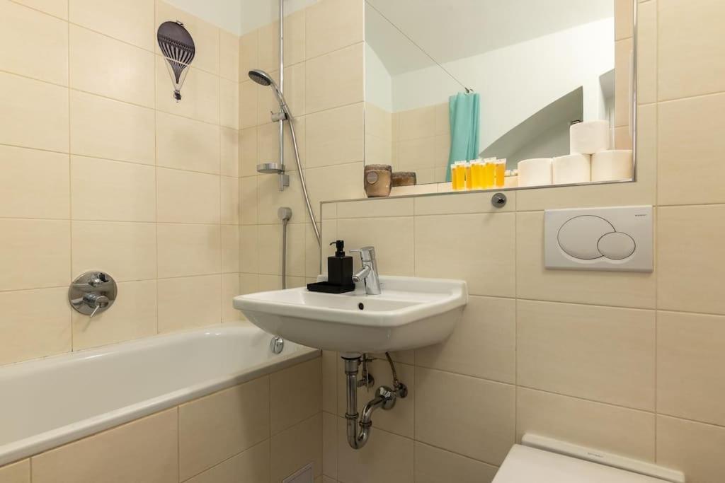 Appartamento Eclectic And Design Duplex In Praga Esterno foto